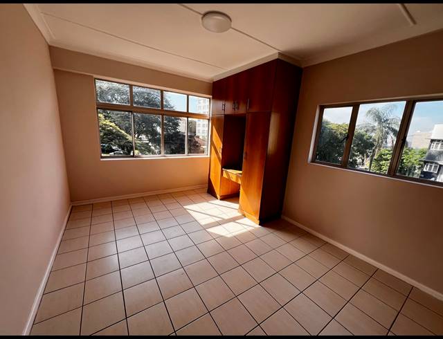 1.5 BEDROOM APARTMENT FOR SALE IN BULWER